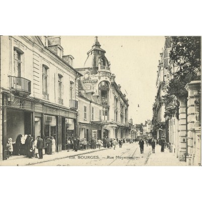 CPA: BOURGES, La Rue Moyenne, vers 1910