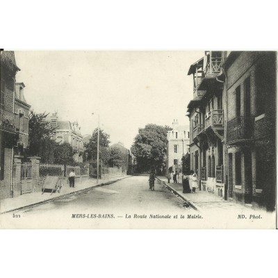 CPA: MERS-LES-BAINS, La Route Nationale et la Mairie, vers 1910