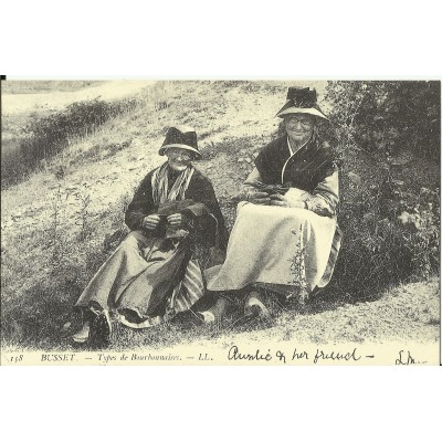CPA: (REPRO). BUSSET, Types de Bourbonnaises, vers 1900.
