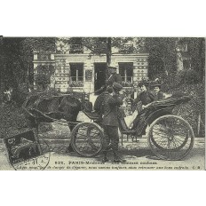 CPA: (REPRO). PARIS, Les Femmes cochers, vers 1900.