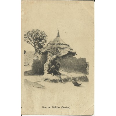 CPA: SOUDAN, Case de Fétiches, vers 1900.