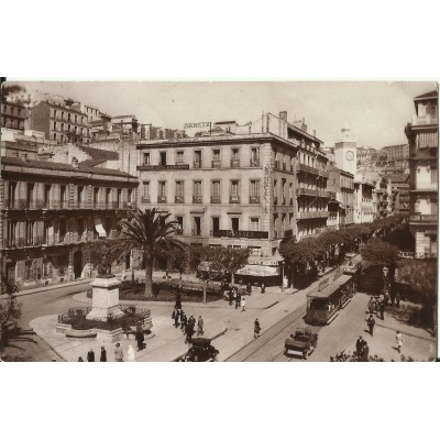 CPA: ALGERIE, ALGER, Place et Statue du Maréchal Bugeaud, années 1920