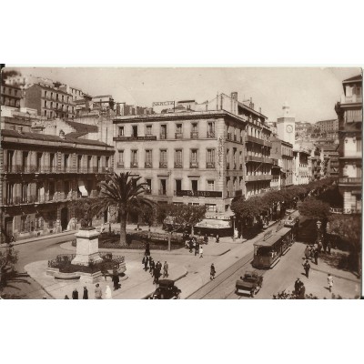 CPA: ALGERIE, ALGER, Place et Statue du Maréchal Bugeaud, années 1920