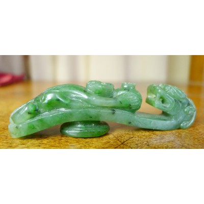 CHINE, FIBULE EN JADE SCULPTE. CHINA, FIBULA in CARVED JADE.