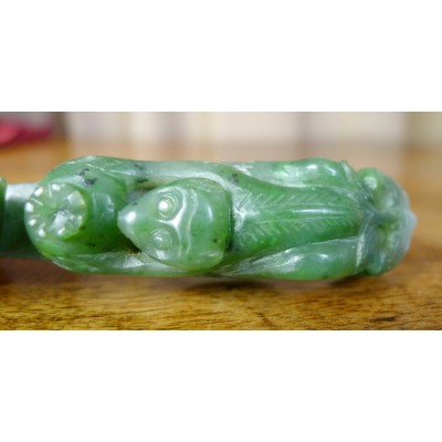 CHINE, FIBULE EN JADE SCULPTE. CHINA, FIBULA in CARVED JADE.