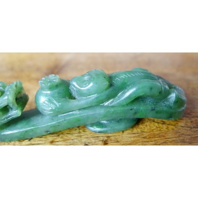 CHINE, FIBULE EN JADE SCULPTE. CHINA, FIBULA in CARVED JADE.