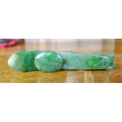 CHINE, FIBULE EN JADE SCULPTE. CHINA, FIBULA in CARVED JADE.