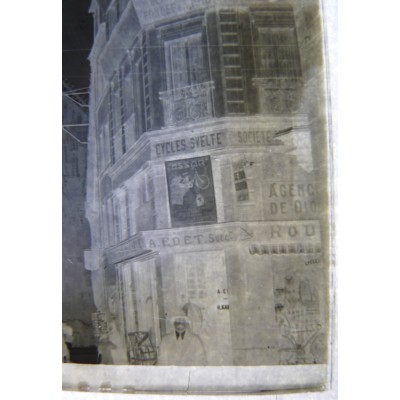 PHOTOGRAPHIE / VERRE, Rue & Eglise, FINISTERE, lieu inconnu, années 1910.