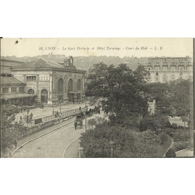 CPA: LYON, La Gare Perrache et Hotel Terminus, années 1910