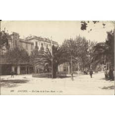 CPA: ANTIBES, Un Coin de la Place Macé, vers 1910