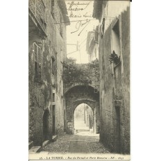 CPA - LA TURBIE, Rue du Portail et Porte Romaine - Années 1910