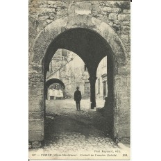 CPA: VENCE, Portail de l'Ancien Evéché. Années 1910