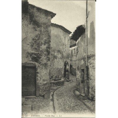 CPA: HYERES, Vieille Rue. Années 1900