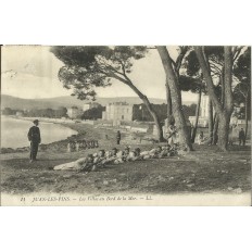 CPA: JUAN-les-PINS, Les Villas au bord de mer (EXERCICE MILITAIRE), Années 1910