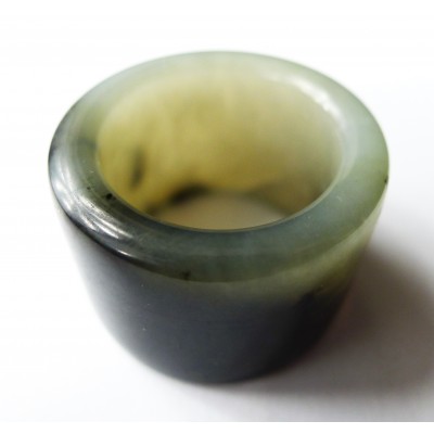 CHINE, ANCIENNE BAGUE D'ARCHER en JADE CELADON. CHINA, RING ARCHER, JADE