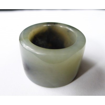 CHINE, ANCIENNE BAGUE D'ARCHER en JADE CELADON. CHINA, RING ARCHER, JADE