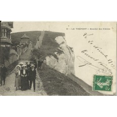 CPA: LE TREPORT, Pose devant l'Escalier, Années 1910