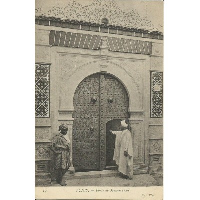 CPA TUNISIE, vers 1900, TUNIS, PORTE DE MAISON RICHE.