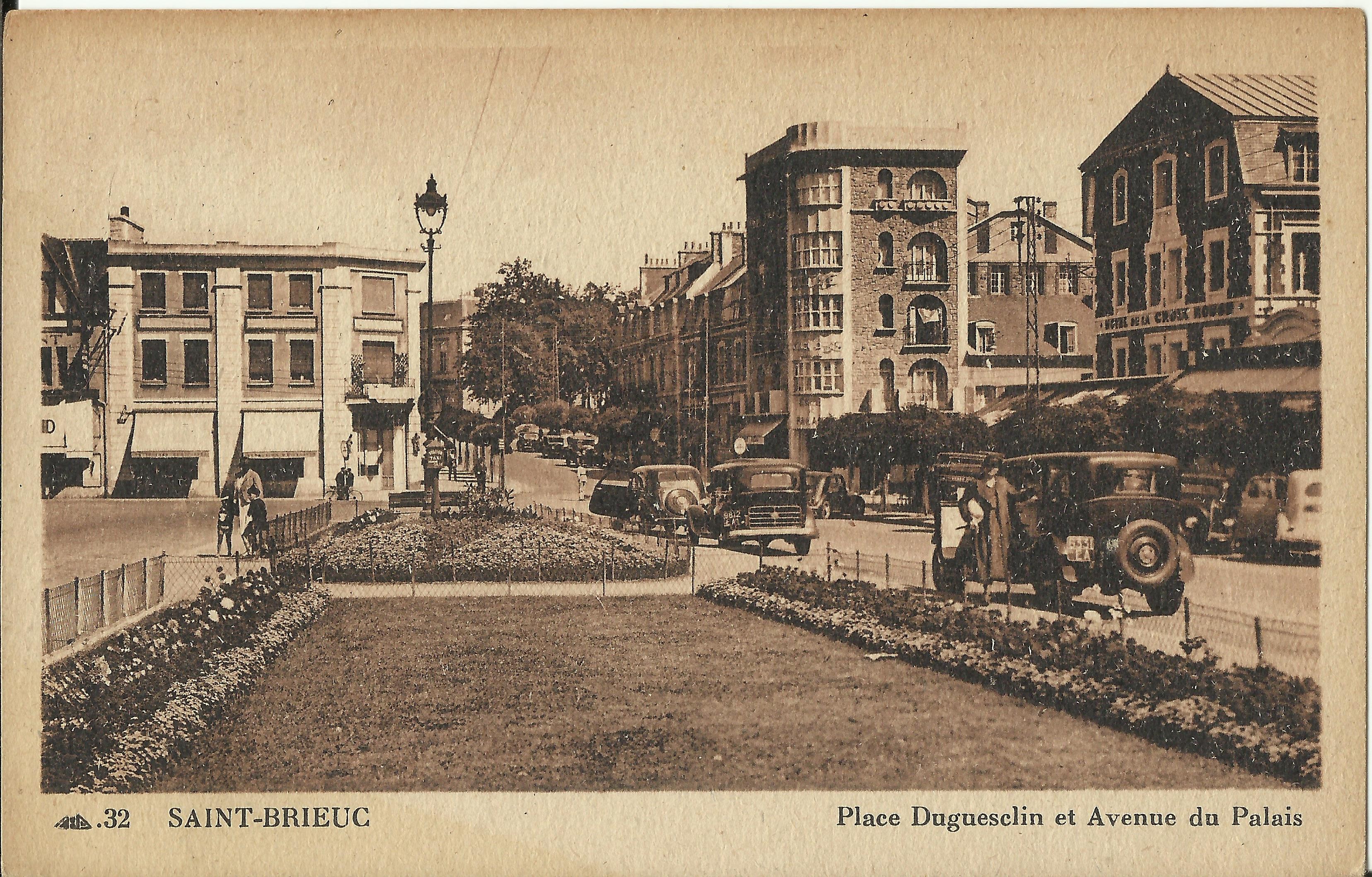 SAINT BRIEUC - Place Duguesclin EUR 19,90 - FR