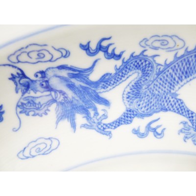 CHINE, GRAND PLAT BLANC/BLEU, PORCELAINE. CHINA, PORCELAIN DISH.