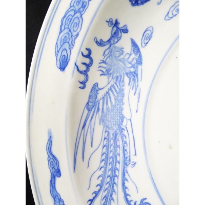 CHINE, GRAND PLAT BLANC/BLEU, PORCELAINE. CHINA, PORCELAIN DISH.