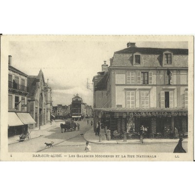 CPA: BAR-SUR-AUDE, Les Galeries Modernes et Rue Nationale, vers 1910