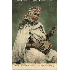 *CPA MAROC, LES ANNEES 1910, SCENES ET TYPES, UNE JOLIE MUSICIENNE.