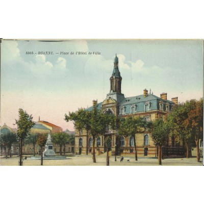 CPA: ROANNE, Place de l'Hotel de Ville, années 1910