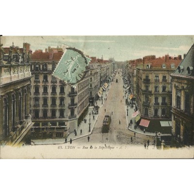 CPA: LYON, Rue de la République, vers 1920.