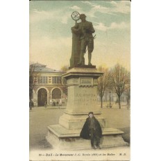 CPA: DAX, Le Monument J-C.Borda et les Halles, vers 1900.