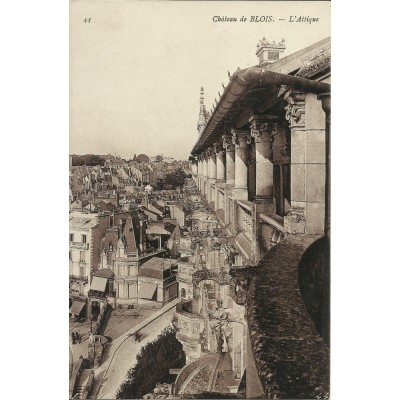 CPA: BLOIS, Le Chateau, L'Attique, vers 1910