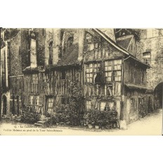 CPA - ROUEN, Vieilles Maisons au pied de la Tour St-Romain - Années 1910