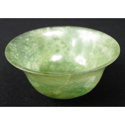 CHINE, BOL ANCIEN EN JADE CELADON. CHINA, ANCIENT BOWL IN CARVED JADE.