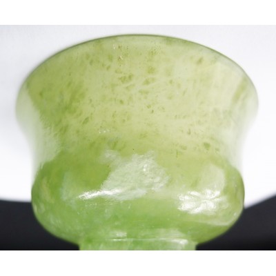 CHINE, BOL ANCIEN EN JADE CELADON. CHINA, ANCIENT BOWL IN CARVED JADE.