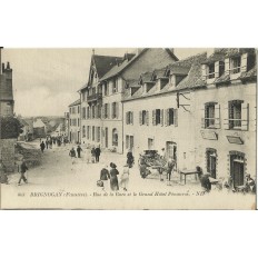 CPA: BRIGNOGAN, Rue de la Gareet Grand Hotel Pénanrpos, vers 1910