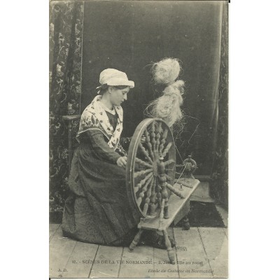 CPA: NORMANDIE, Jeune Fille au Rouet, vers 1900