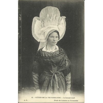 CPA: NORMANDIE, Le Bonnet Rond, vers 1900