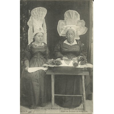 CPA: NORMANDIE, La Maitresse de dentelle, vers 1900