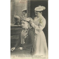 CPA: NORMANDIE, Toilette de Mariée , vers 1900