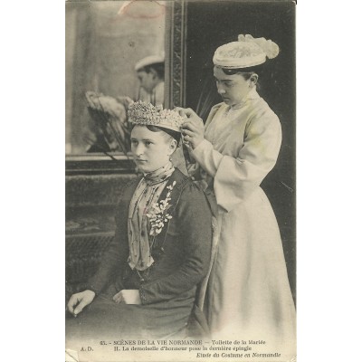 CPA: NORMANDIE, Toilette de Mariée , vers 1900