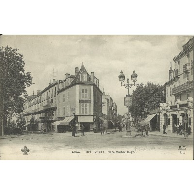 CPA: VICHY, Place Victor-Hugo, vers 1900