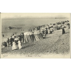 CPA: DIEPPE, Sur la Plage, vers 1910.