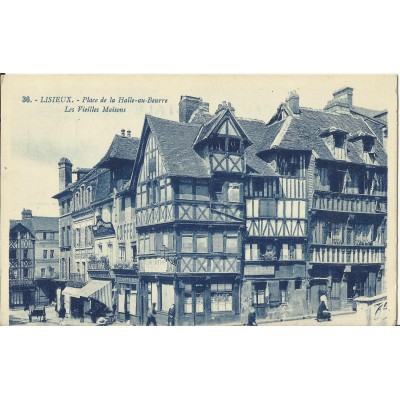 CPA: LISIEUX, Place de la Halle-au-Beurre, vers 1910