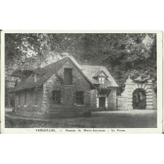 CPA - VERSAILLES, Hameau de Marie-Antoinette, La Ferme - vers 1900.