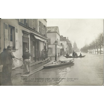 CPA: PARIS, Crue 1910, Sauveteurs Quai de la Rapée.