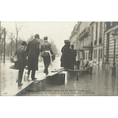 CPA: PARIS, Crue 1910, Rue de Constantine.