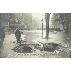 CPA: PARIS, Crue 1910, Effondrement de la Voute d'un Egout.