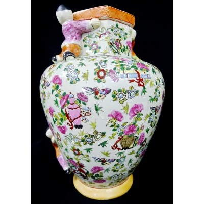 CHINE, VASE EN PORCELAINE AVEC ENFANTS. CHINA PORCELAIN VASE WITH CHILDREN