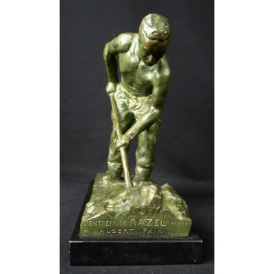  Gustav Adolphe HIERHOLZ (1877-1948), LA PELLETEE DE SABLE, BRONZE.