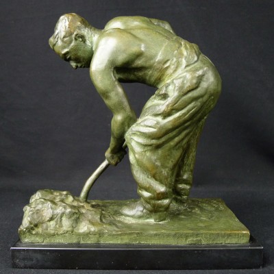  Gustav Adolphe HIERHOLZ (1877-1948), LA PELLETEE DE SABLE, BRONZE.